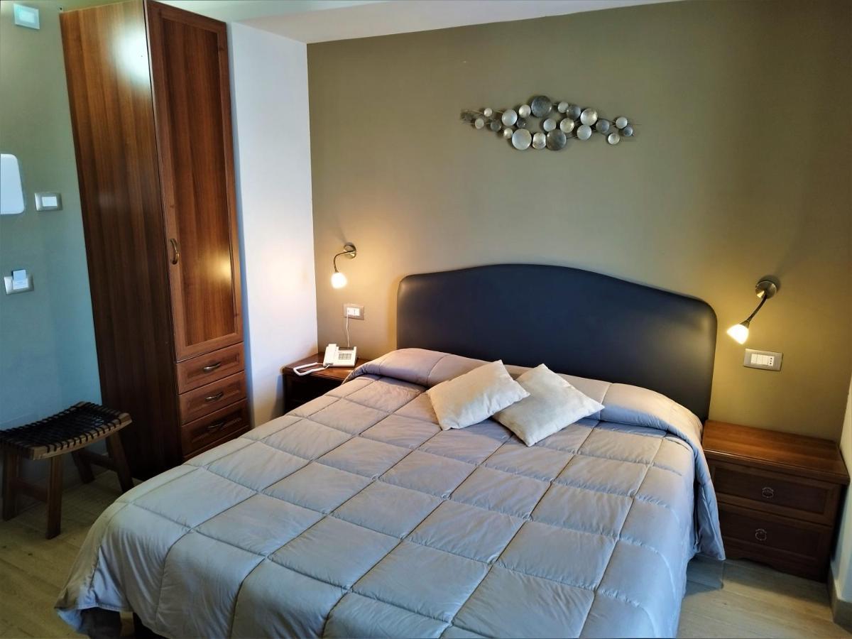 Hotel Altopiano Delle Rocche 로카디메조 외부 사진