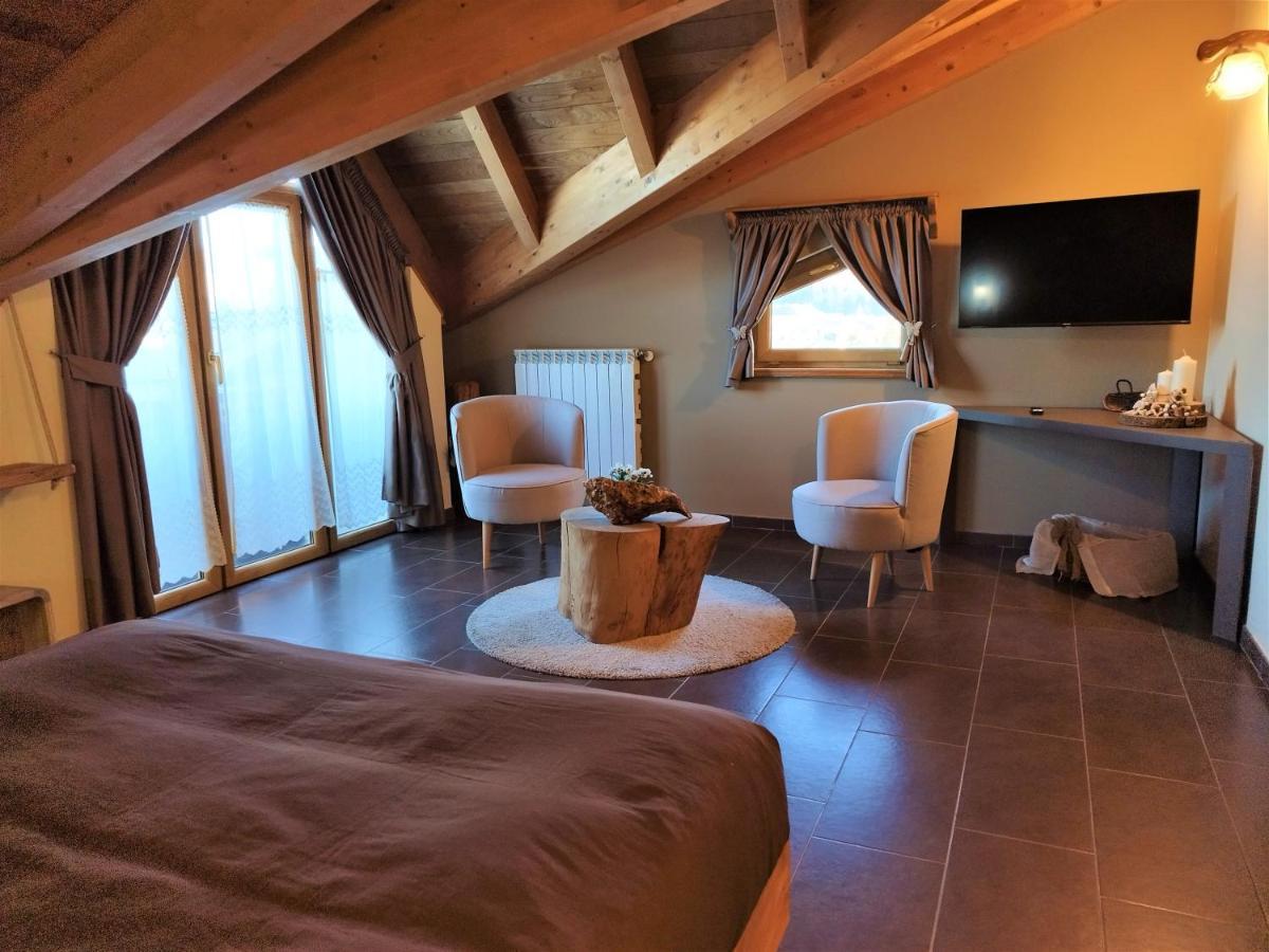 Hotel Altopiano Delle Rocche 로카디메조 외부 사진