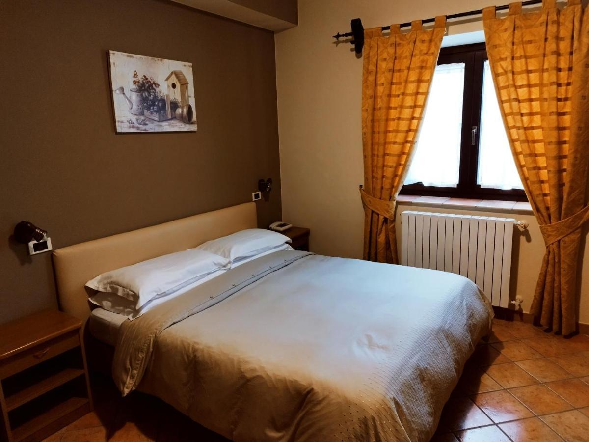 Hotel Altopiano Delle Rocche 로카디메조 외부 사진