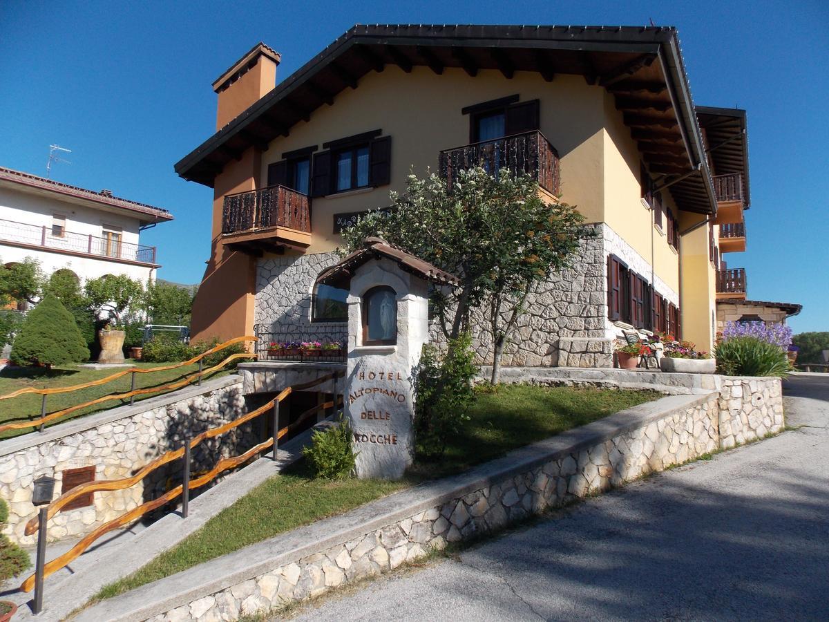 Hotel Altopiano Delle Rocche 로카디메조 외부 사진