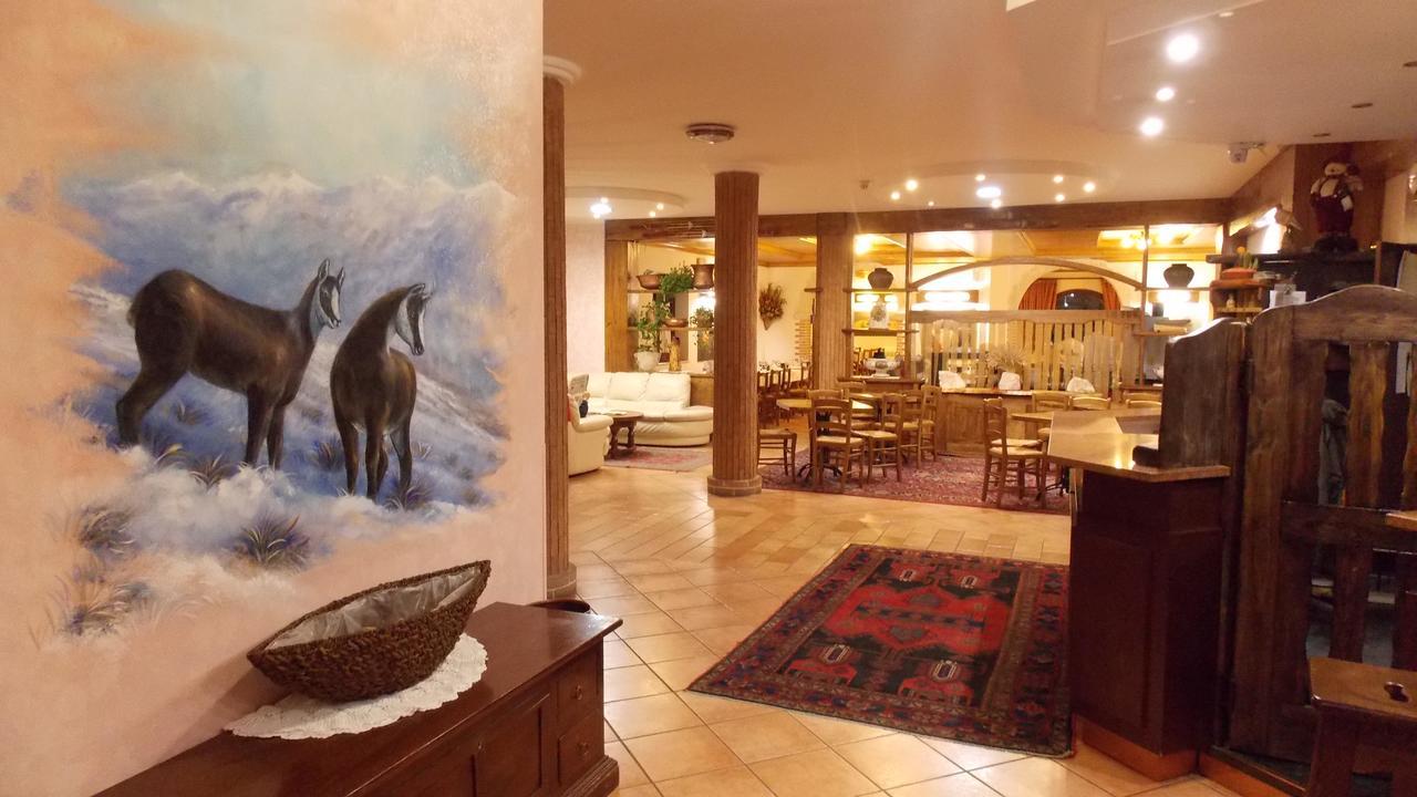 Hotel Altopiano Delle Rocche 로카디메조 외부 사진
